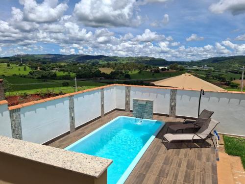 Piscina com vista deslumbrante — hotel in Espirito Santo Do Pinhal