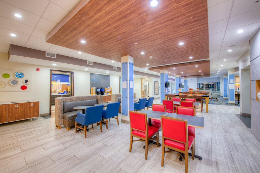 Holiday Inn Express & Suites Remington by IHG - photo 14