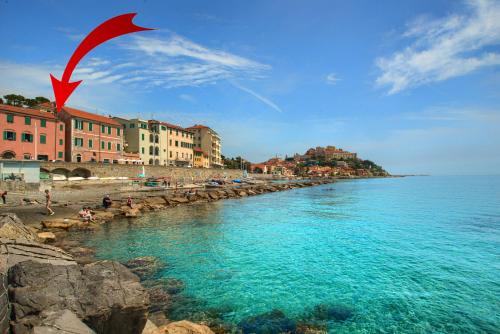 Casa a 2 passi dal mare con patio privato — 4-Star Luxury Hotel in Imperia, Italy