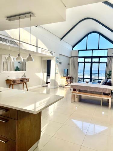 Bloubergstrand Oceanview Escape — 4-Star Luxury Hotel in Cape Town, South Africa