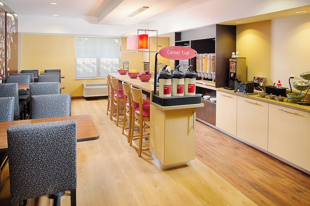 TownePlace Suites by Marriott Manchester - photo 33