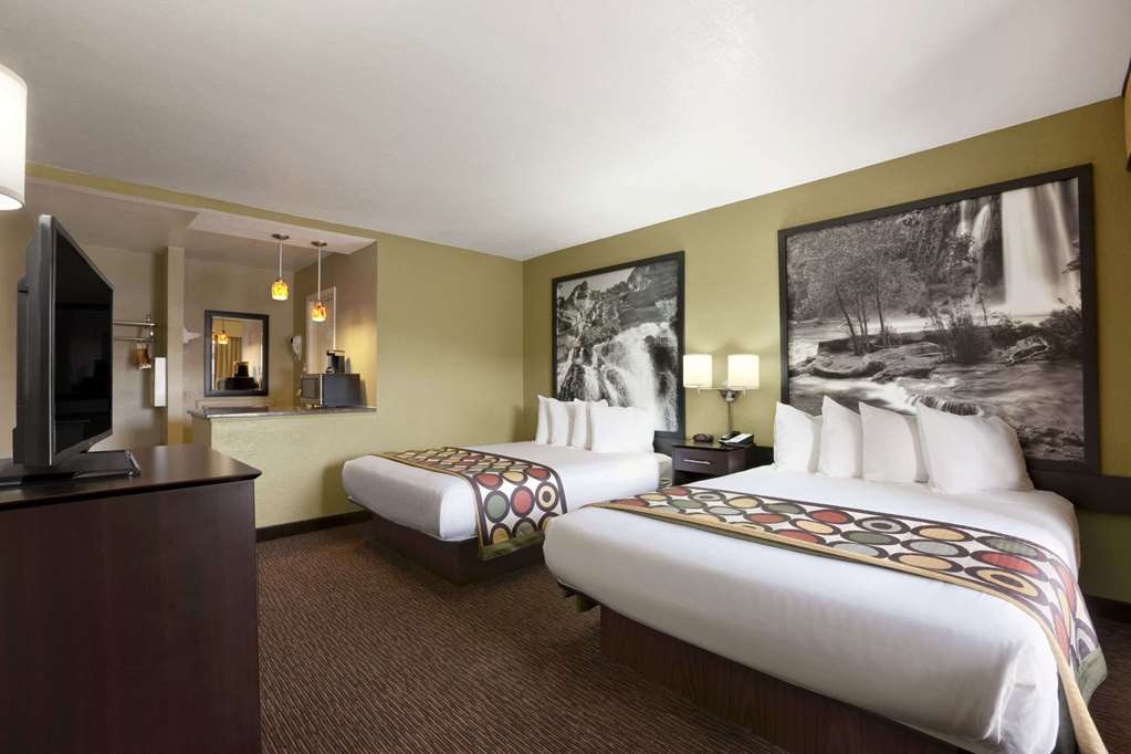 Super 8 by Wyndham Conference Center NAU Downtown - photo 18