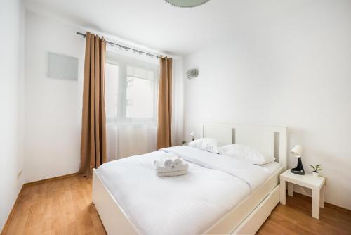 KEN 54 2 Bedroom Apartment by BookingHost — 4-Star Luxury Hotel in Warsaw, Poland