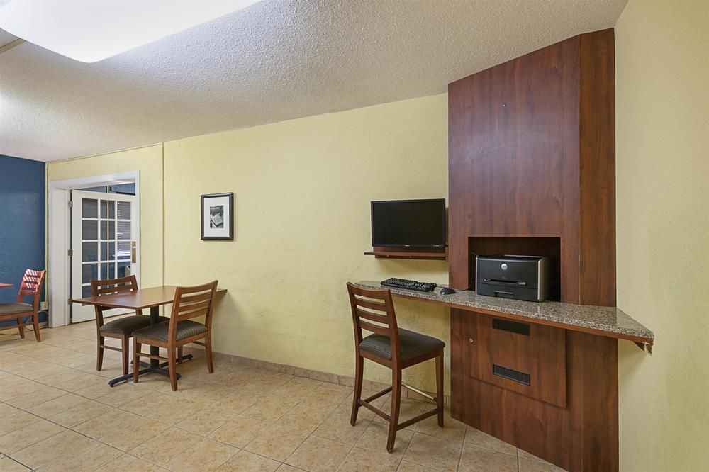 Motel 6 Moline - photo 16