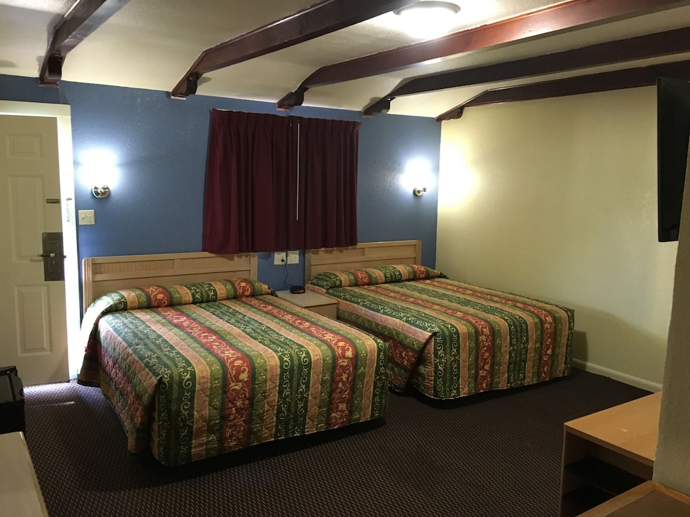Blarney Inn - photo 8