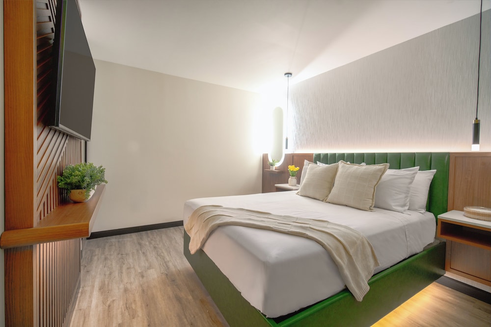 Lyfe Inn & Suites By Aga North Hollywood Universal Studios in North Hollywood, United States