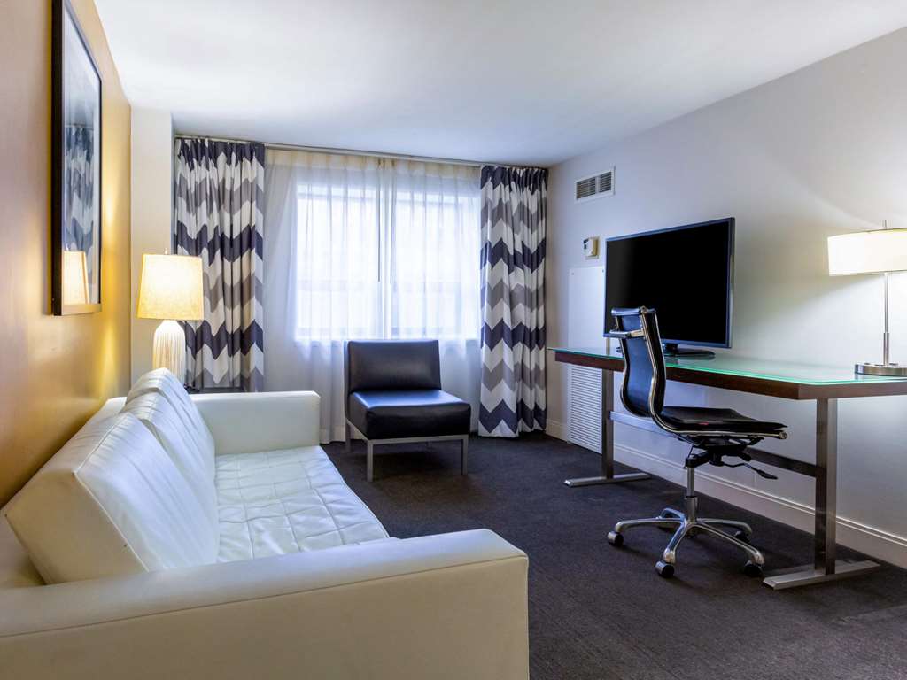 Comfort Inn & Suites Baltimore Inner Harbor - photo 27