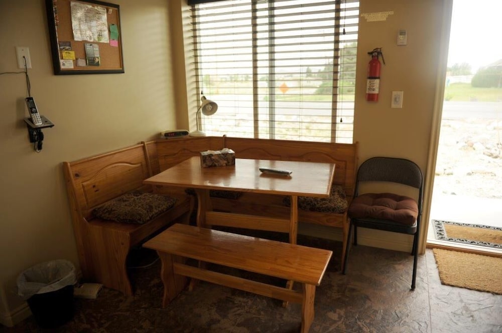 Camelot Inn at Honeyville - photo 17