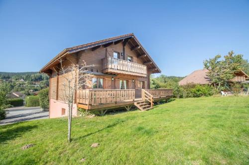 Les Griottes vAcritable chalet de montagne avec Jacuzzi et Sauna — 4-Star Luxury Hotel in Xonrupt-Longemer, France