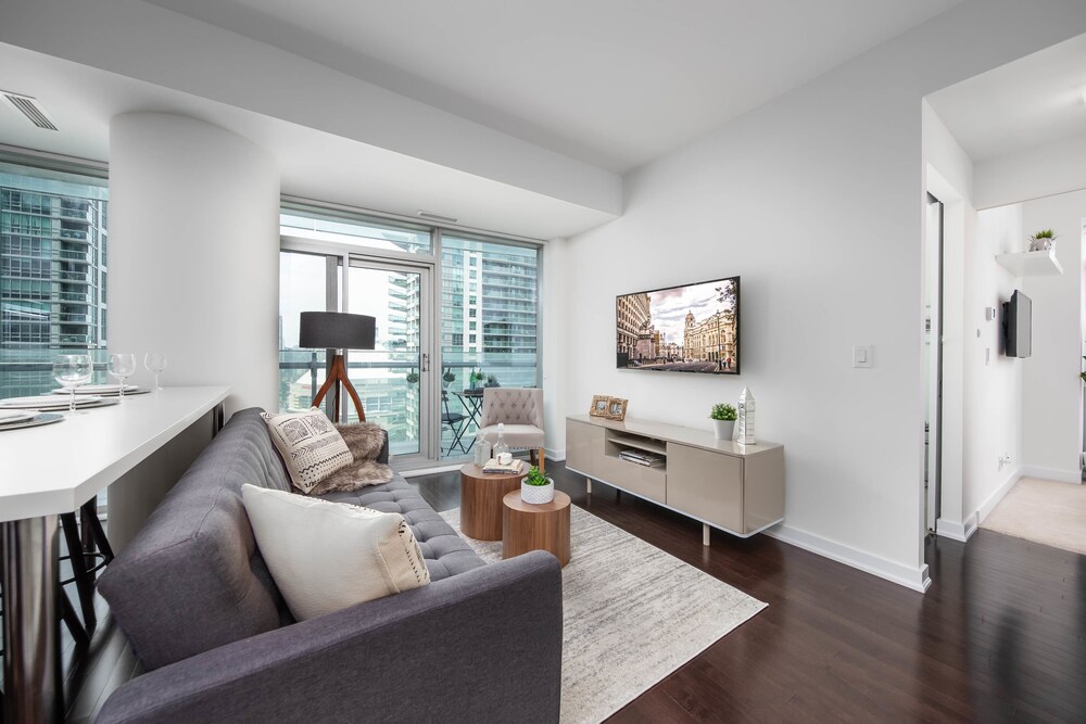 The York Boutique Suites — 4-Star Luxury Hotel in Toronto, Canada