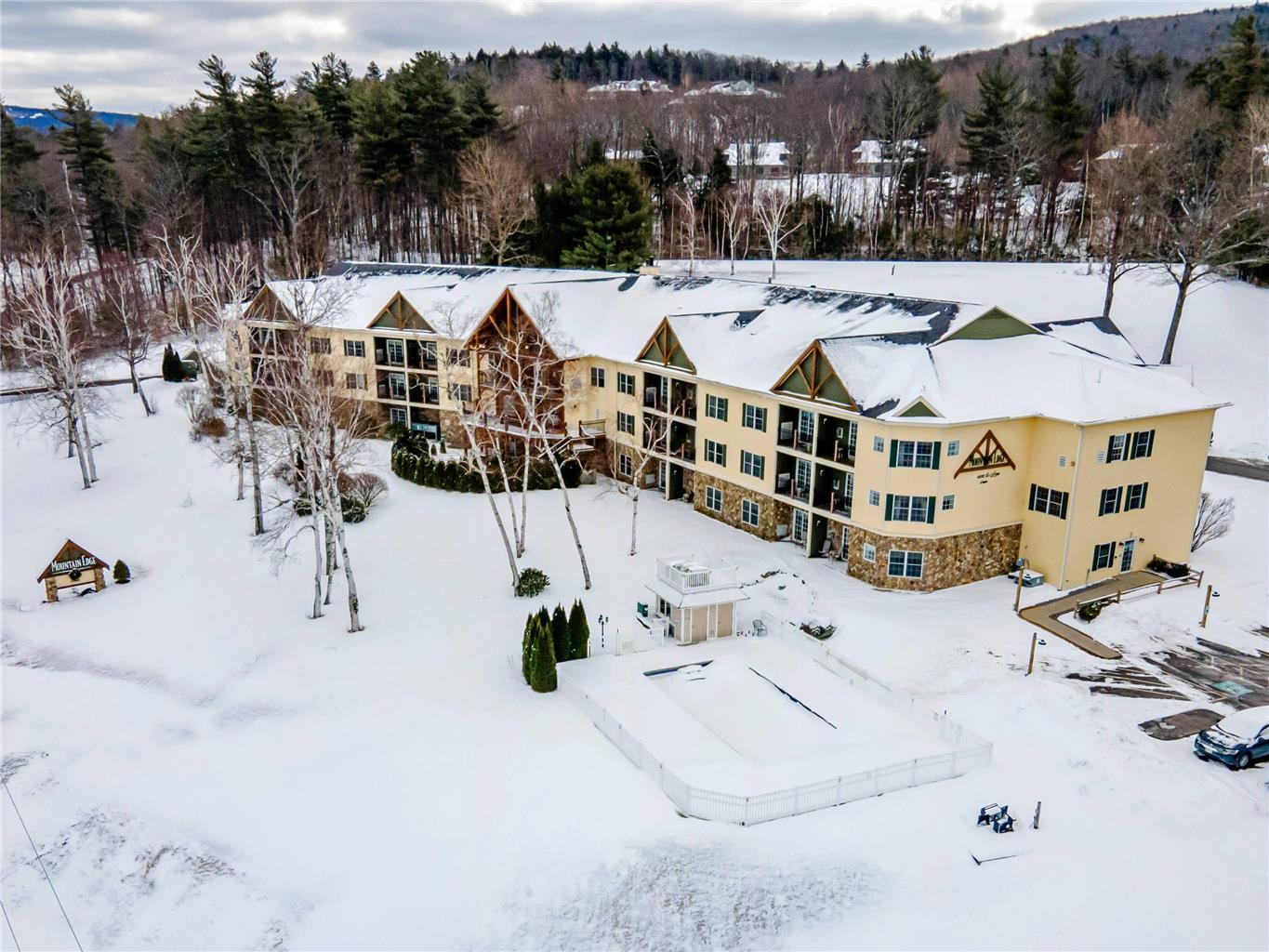Mountain Edge Suites at Sunapee an Ascend Collection Hotel - photo 6