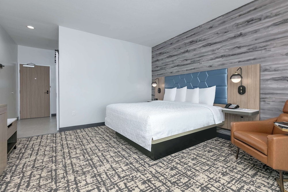 Hampton Inn & Suites by Hilton Shenandoah The Woodlands - photo 8