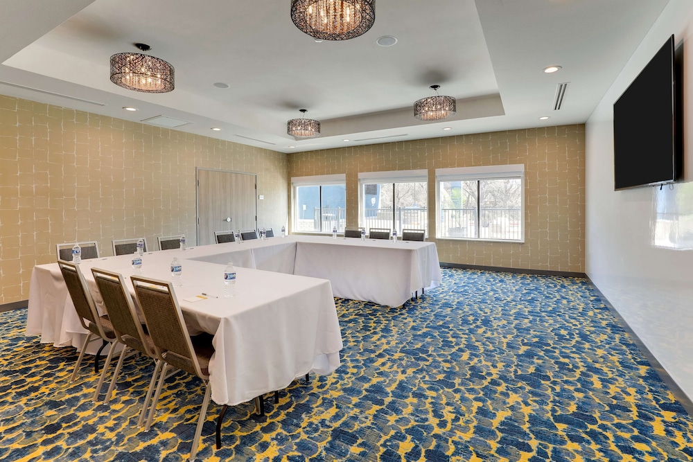 Hampton Inn & Suites Weatherford - photo 101
