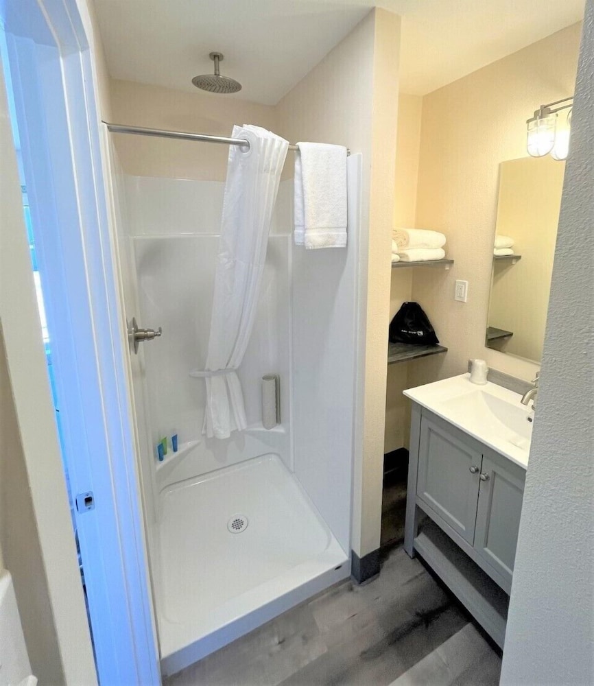 The Coastal Inn and Suites - photo 124