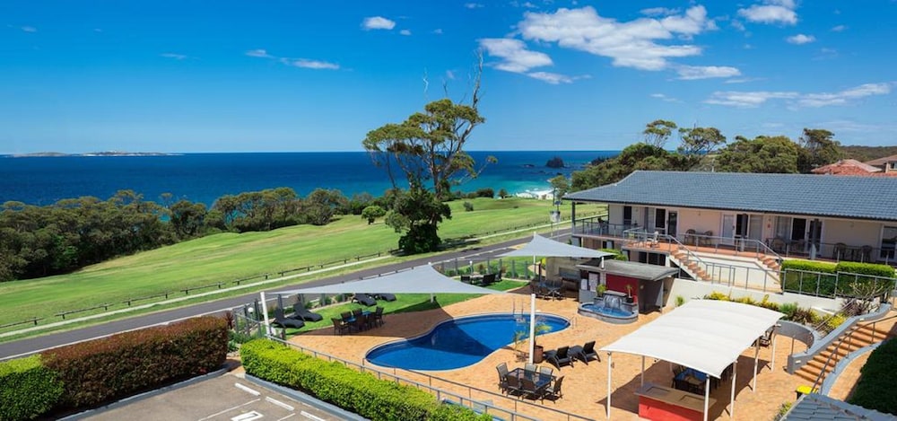Amooran Oceanside Apartments and Motel — 4-Star Luxury Hotel in Narooma, Australia