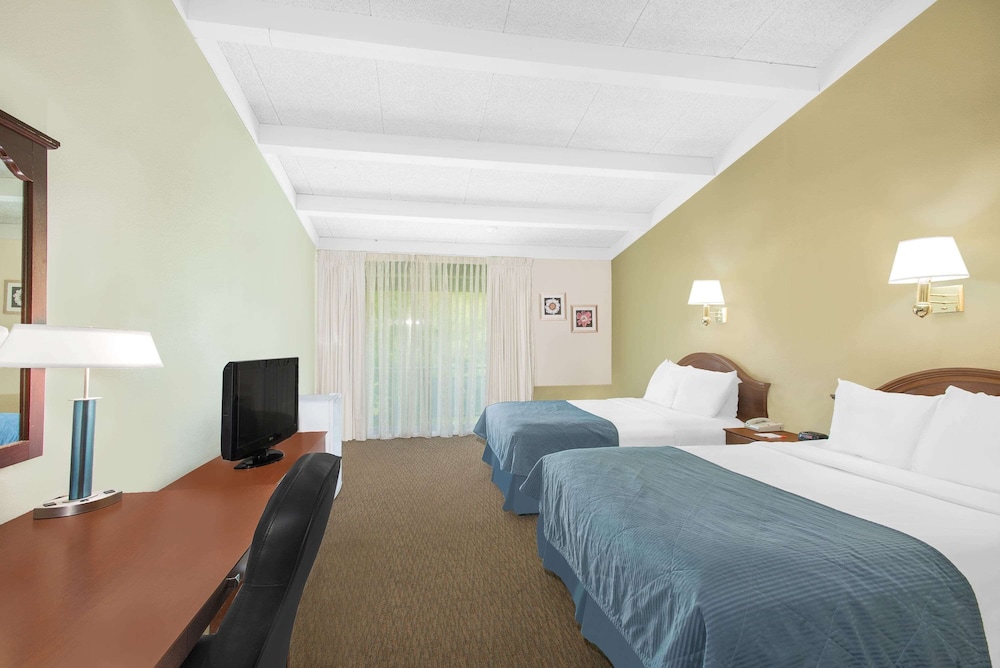 Howard Johnson by Wyndham Amherst Hadley - photo 5