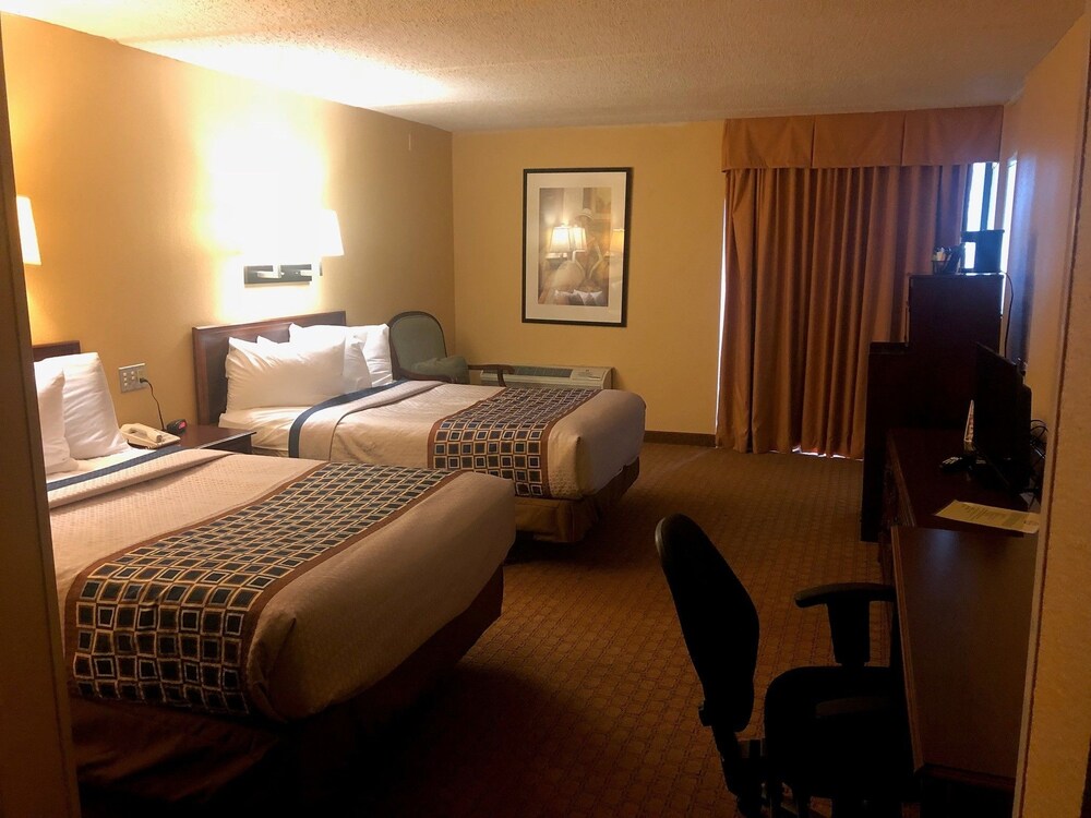 Richmond Suites Hotel - photo 19