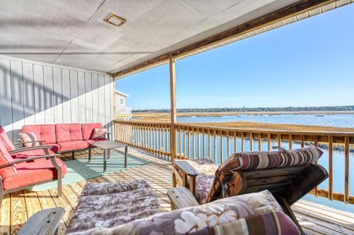 Piney Island Paradise Waterfront with pier & patio in Chincoteague, United States