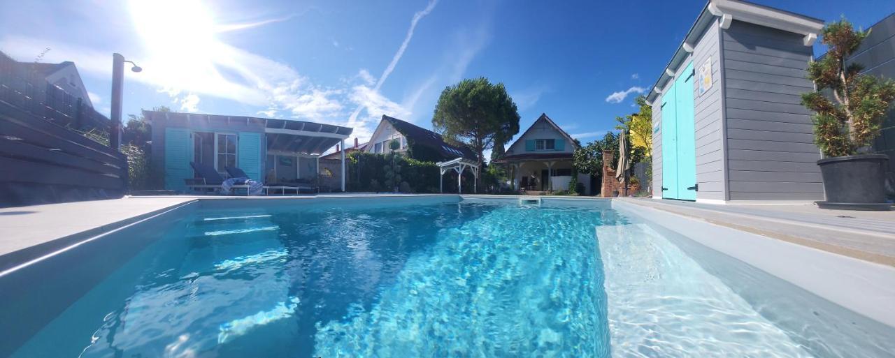 Zamardi private villa with own pool and huge garden 150m to longest free beach at Balaton — 4-Star Luxury Hotel in Zamardi, Hungary