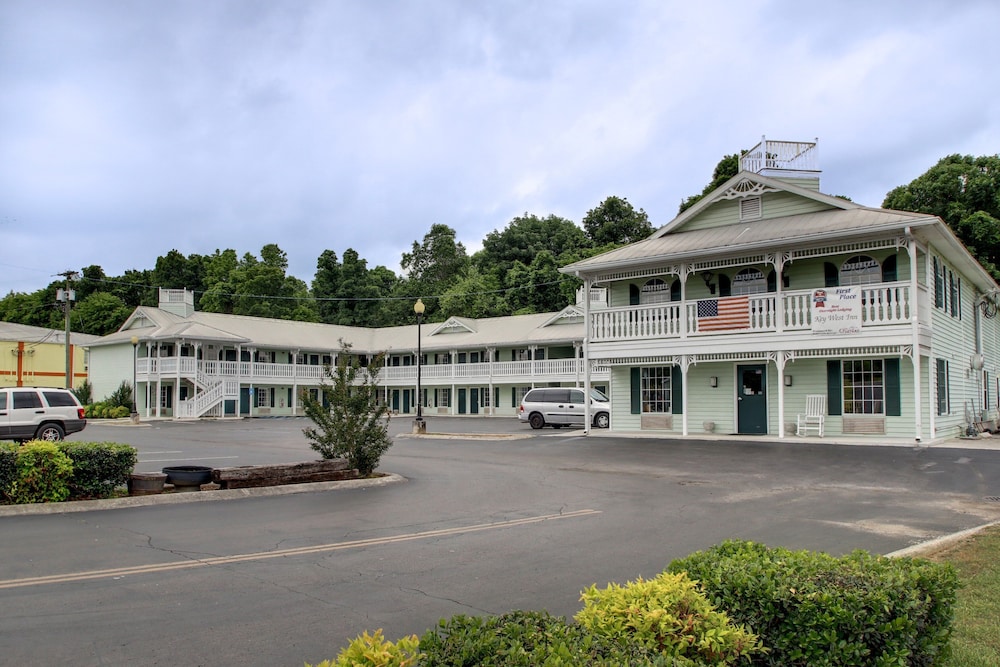 Key West Inn Lafayette - photo 18