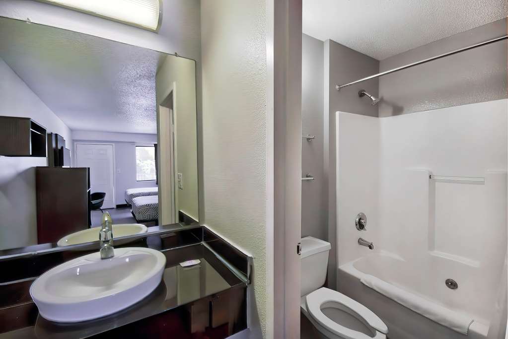 Motel 6 Warren MI Detroit East - photo 15