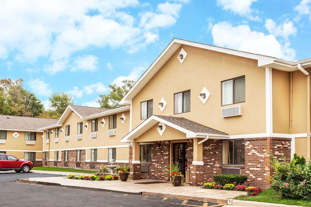 Super 8 by Wyndham Sterling Heights Detroit Area - featured photo