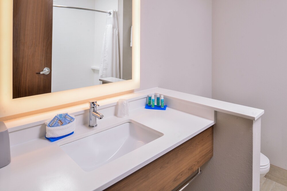 Holiday Inn Express & Suites Siloam Springs by IHG - photo 24