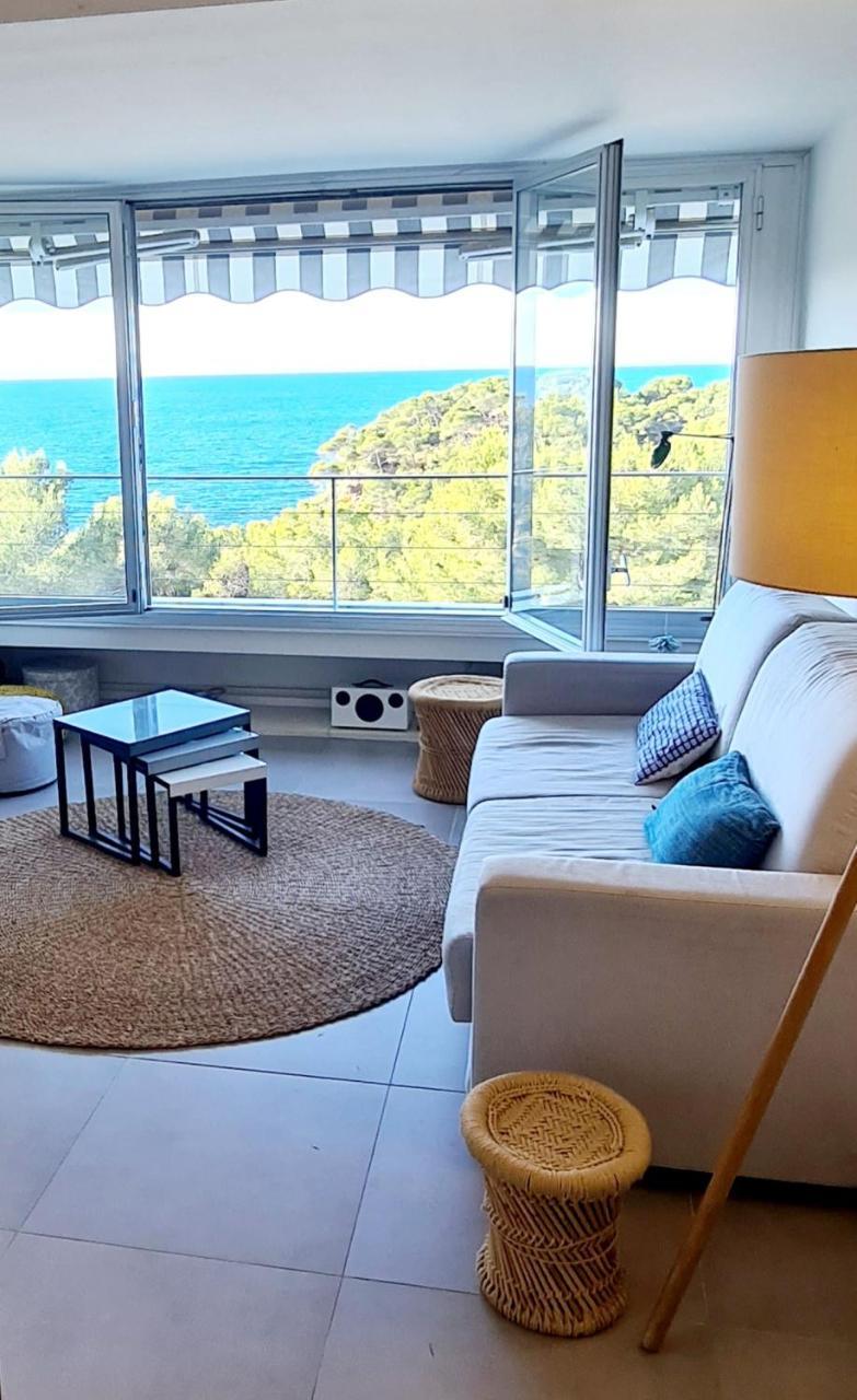 Superbe Appartement Vue Mer Plage Piscine Et Tennis Prive — 4-Star Luxury Hotel in Bandol, France