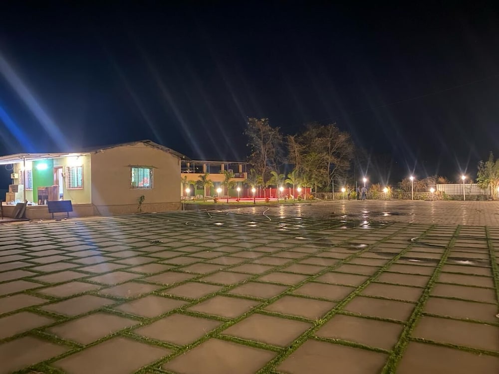 Redwings Resort in Panvel, India