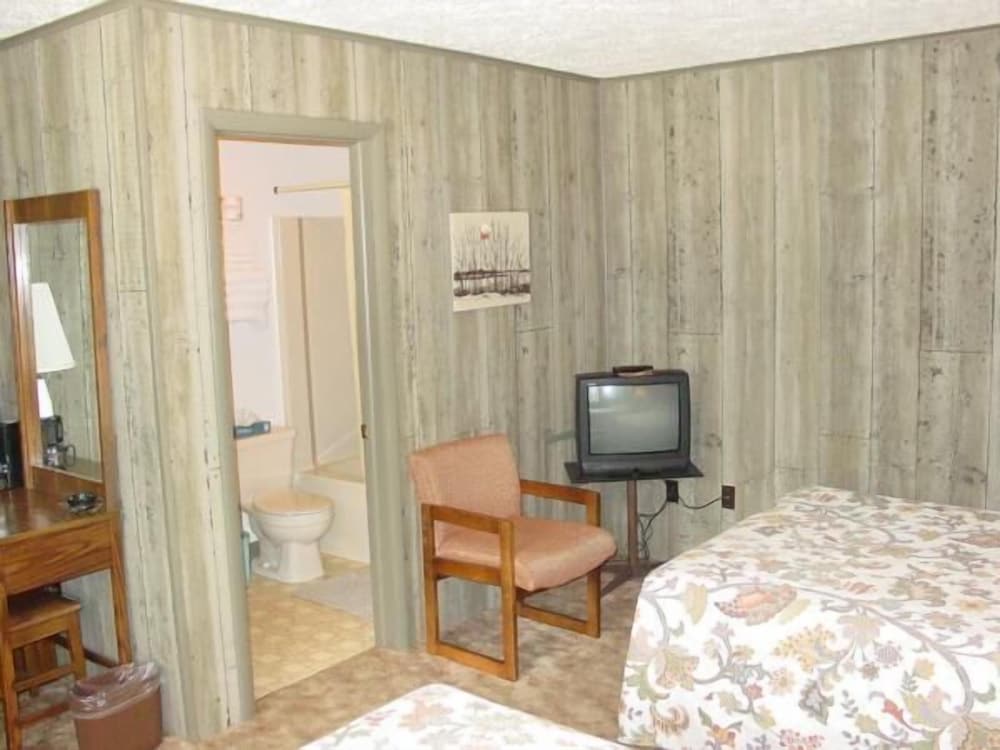 Woodland Motor Lodge - photo 23