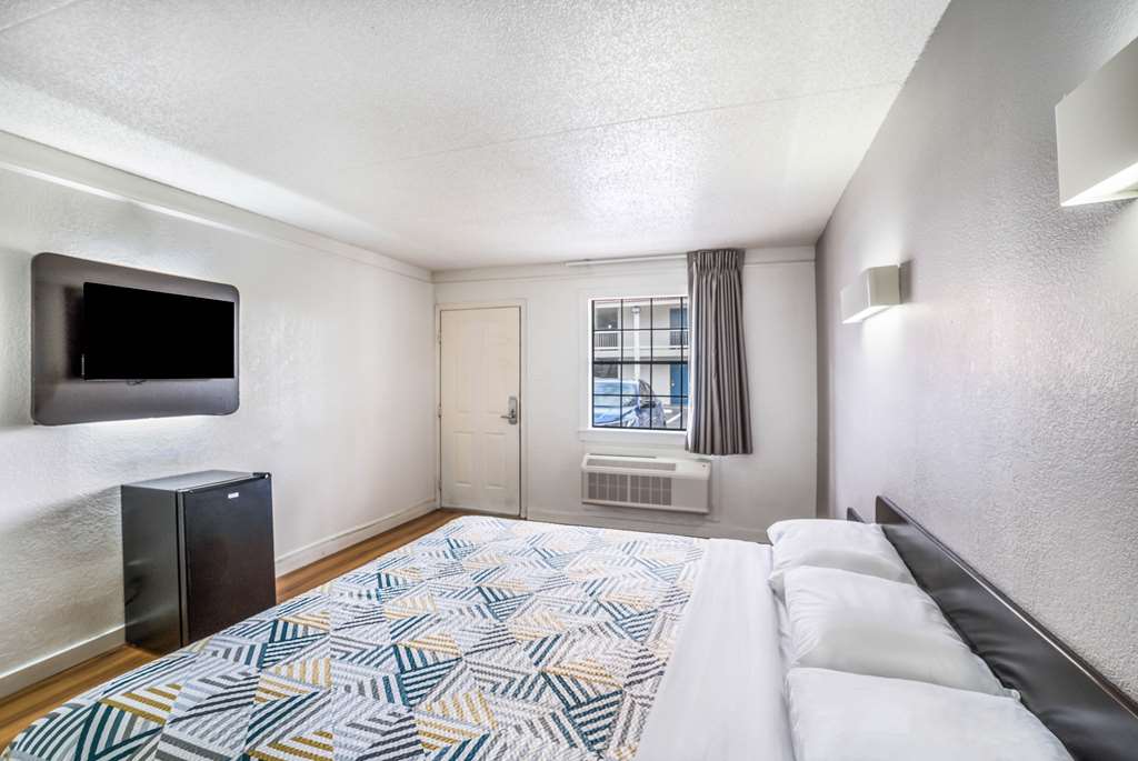 Motel 6 Dallas TX Market Center - photo 24