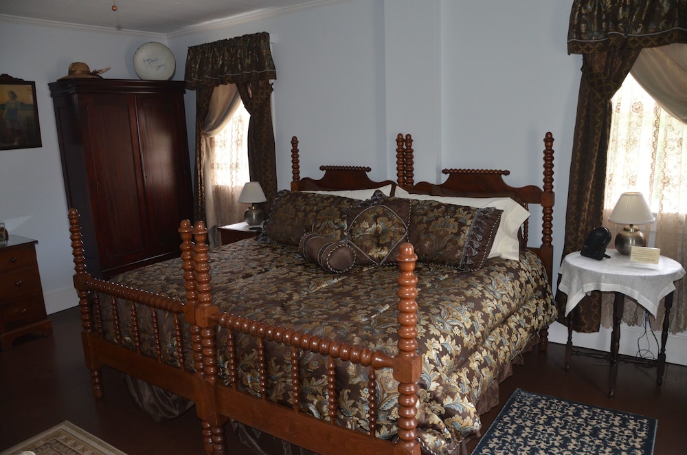 Carrier Houses B&B - photo 4