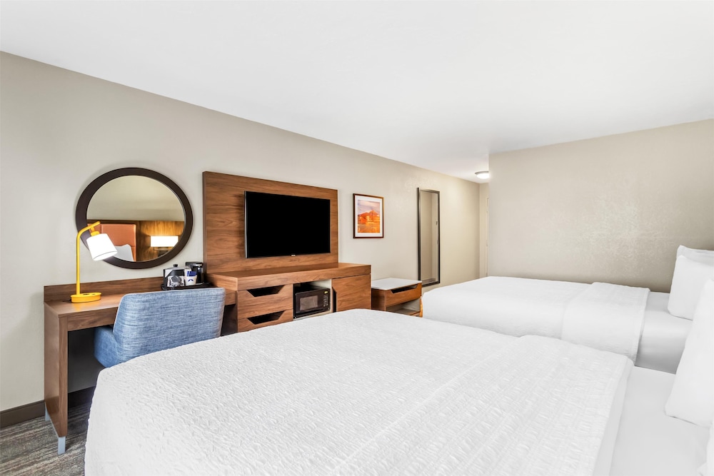Hampton Inn & Suites Farmington - photo 9