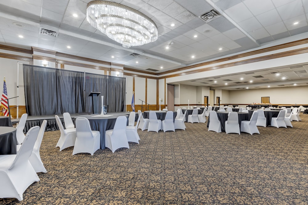Seaport Inn and Suites - photo 26