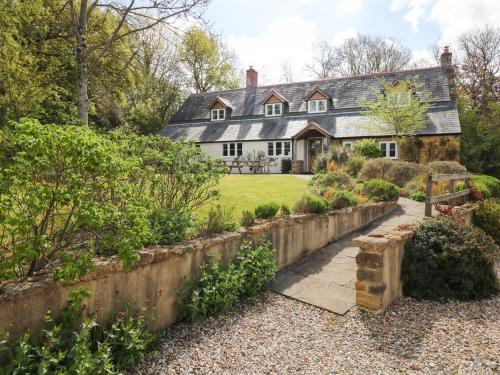 Marles Farmhouse — 5-Star Luxury Hotel in Bridport, United Kingdom