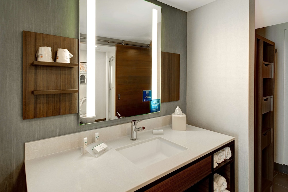 Hilton Garden Inn Terre Haute - photo 47