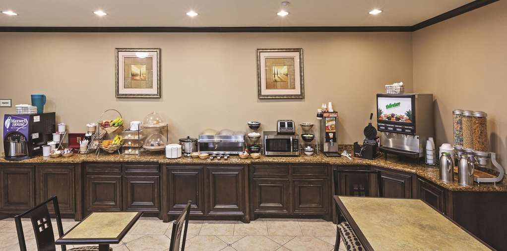 La Quinta Inn & Suites by Wyndham Livingston - photo 24