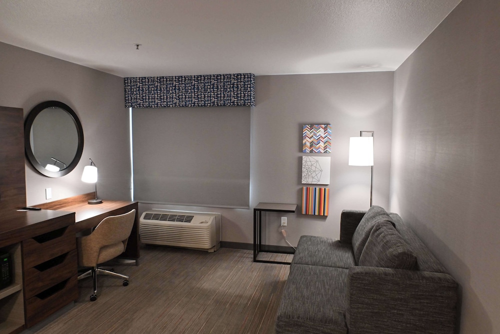 Hampton Inn Fremont - photo 18
