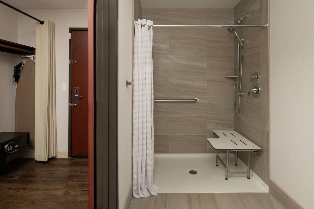 DoubleTree by Hilton Portland Tigard - photo 26