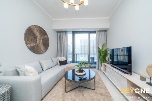 Dubai Marina View 2BR APT with Pool & Gym — 4-Star Luxury Hotel in Dubai, United Arab Emirates
