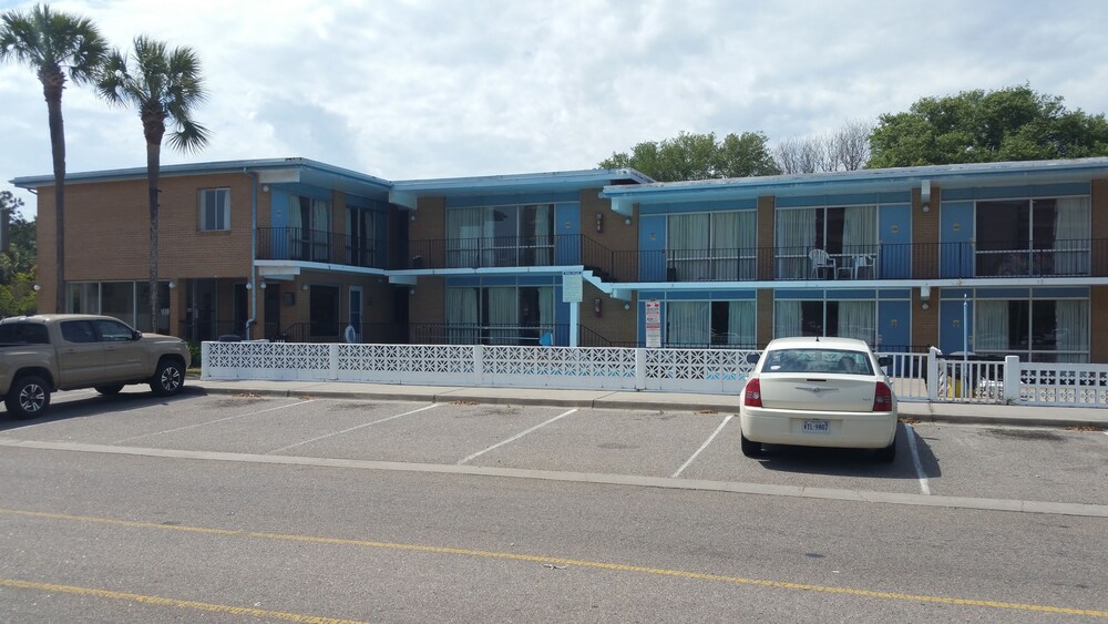 Carolina TarHeel Motel - photo 42