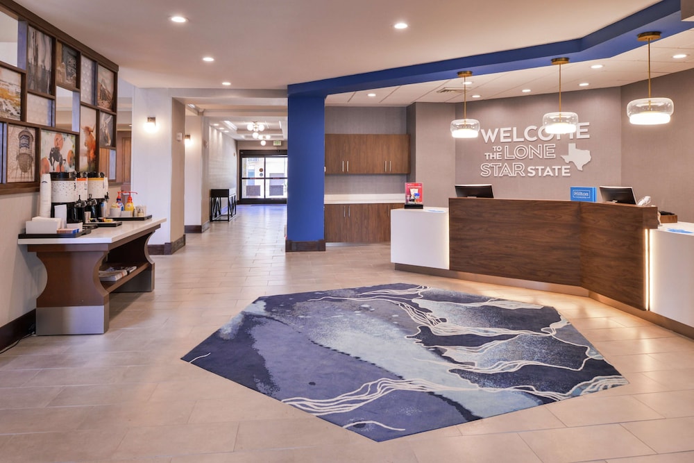 Hampton Inn & Suites Legacy Park Frisco - photo 7