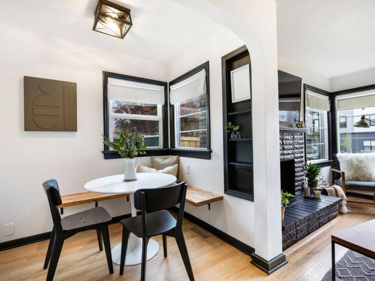 Picture Perfect Bungalow in the heart of DT Vancouver — 4-Star Luxury Hotel in Vancouver, United States