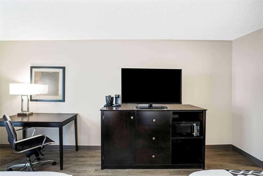 La Quinta Inn & Suites by Wyndham Lebanon - photo 15