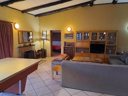 Fire Thorn and Sycamore Cottages — hotel in White River