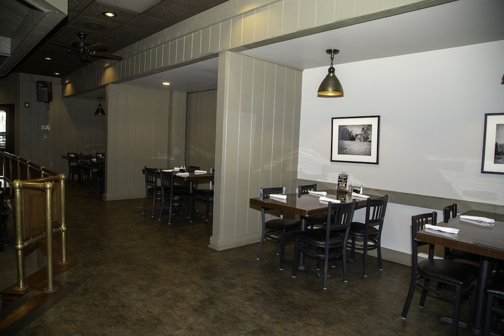 The Stables Inn and Suites - photo 24