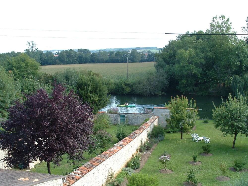 La Fontaine Des Arts — Mansle