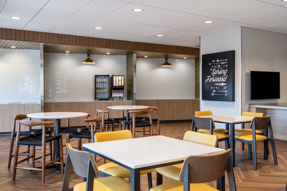 Fairfield Inn & Suites by Marriott Minneapolis North - photo 16