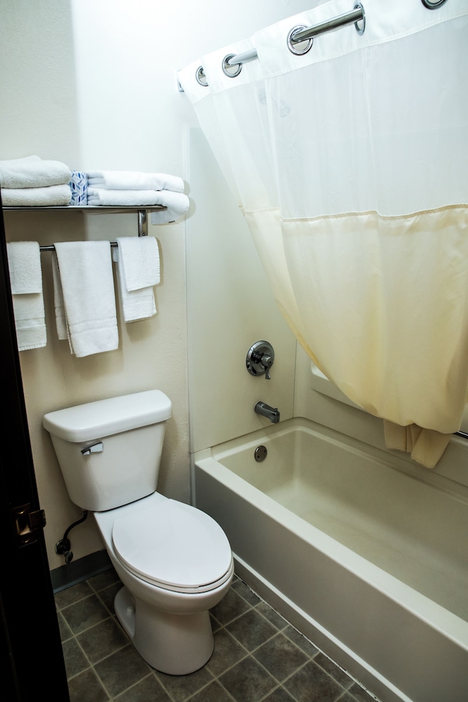 Gettysburg Inn & Suites - photo 38
