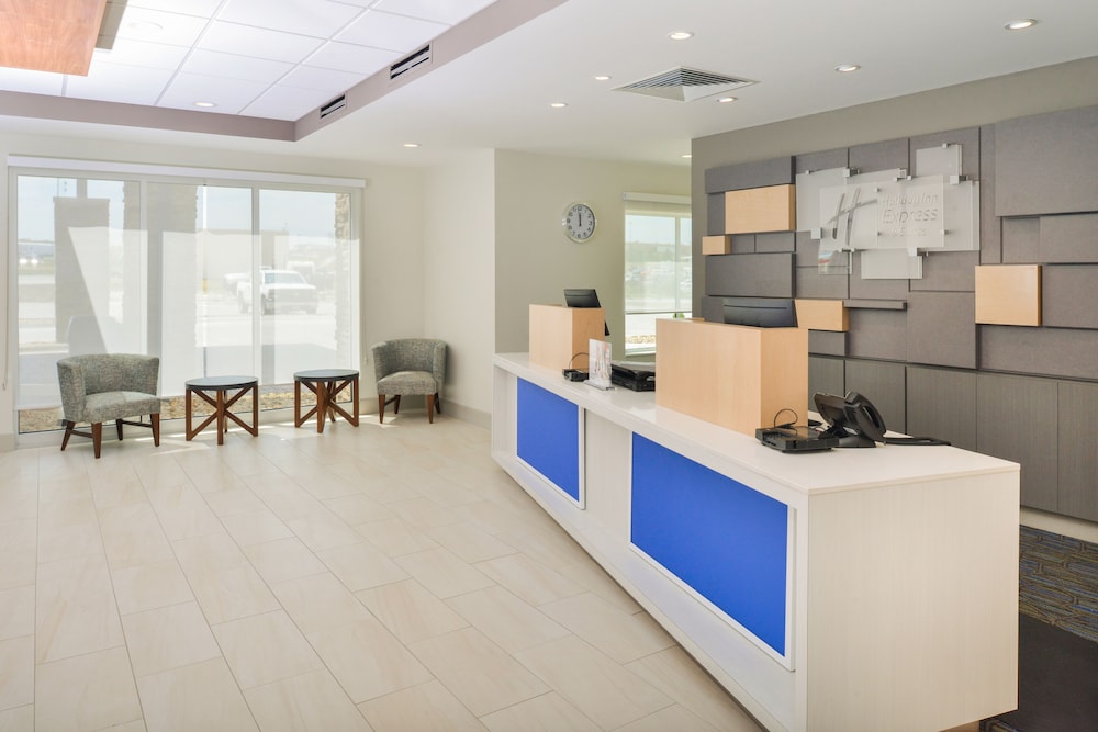 Holiday Inn Express & Suites Chadron an IHG Hotel - photo 3